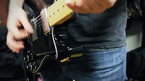 Musicista suonare la chitarra elettrica — Video Stock