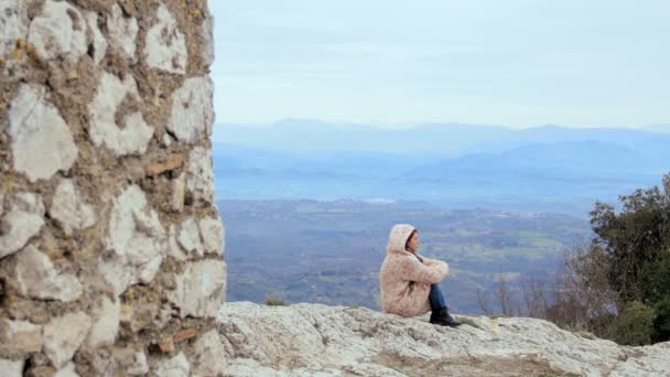 Pianto e malinconia, ragazza nel dolore, affetto — Video Stock