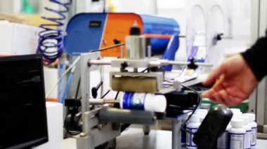 hapı şişe etiketleme