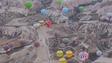 Sıcak Hava Balonları Uçuyor