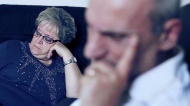 mutsuz üst düzey iki