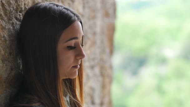 Magányos és szomorú tinédzser — Stock videók
