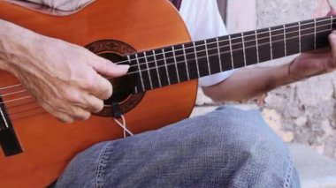 adam oyun klasik gitar