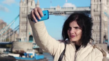 Kadın bir selfie yapma