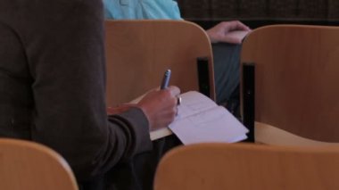 kadın el blok notları not alma: basın toplantısında, seyirci,