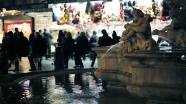 Piazza navona Noel döneminde - çeşme ve - market - gecelik