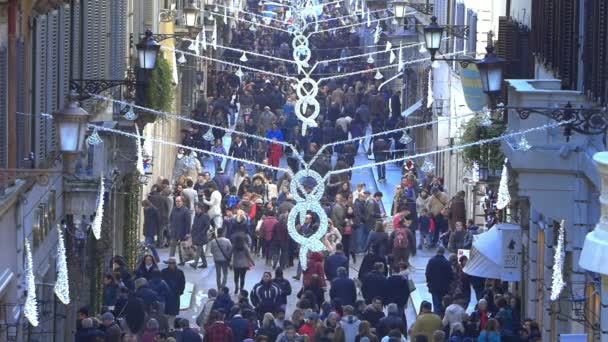 Personnes marchant dans Via Condotti — Video