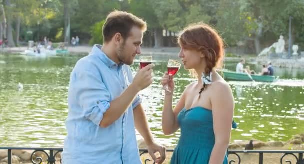 Drinking wine in a romantic atmosphere: couple, love, date, summer — ストック動画