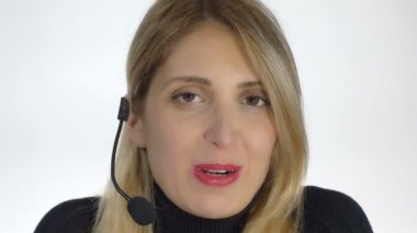 çağrı merkezinde çalışan kadın