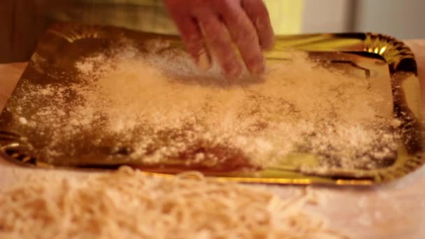 Marktlieden, huisgemaakte pasta — Stockvideo