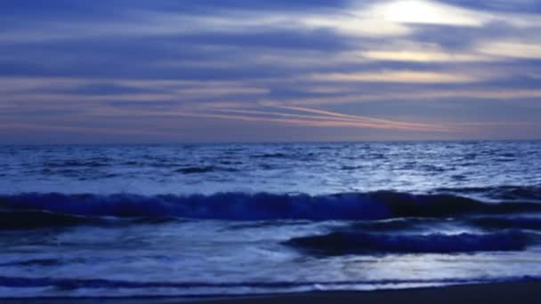 砂浜のロマンチックな夕日 — ストック動画