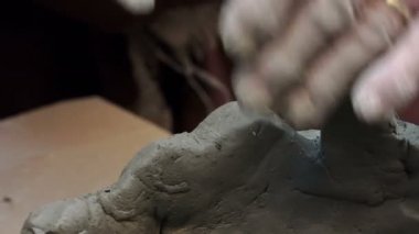 esnaf kil heykel yapıyor 