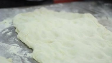 İtalyan Şef pizza hazırlama