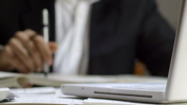 iş yerinde zarif işadamı