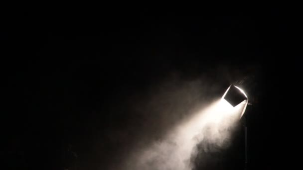 Reflektor oświetlenie z dymu — Wideo stockowe