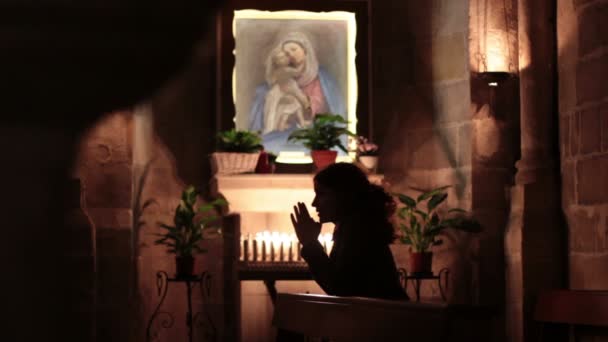 年轻女子祷告 — 图库视频影像