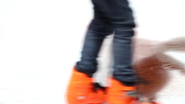 Foule de patineurs sur glace — Video