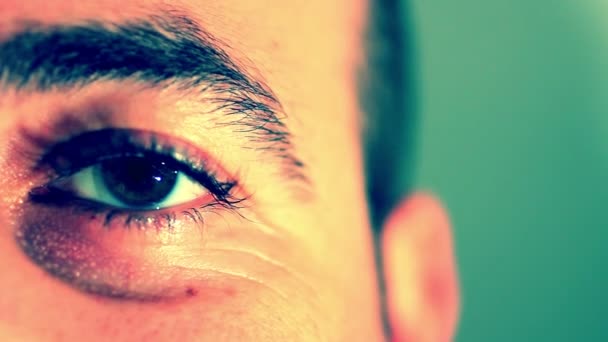 Detalhe do olho do homem — Vídeo de Stock