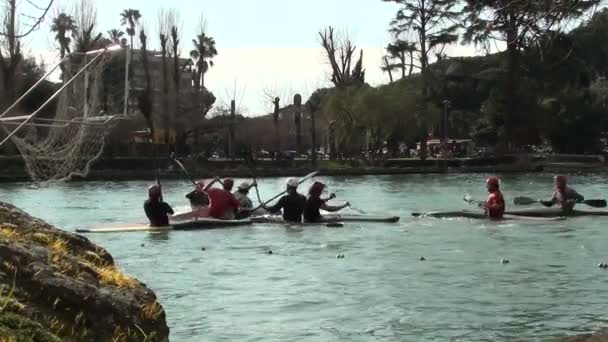 Tournoi de canoë-polo — Video