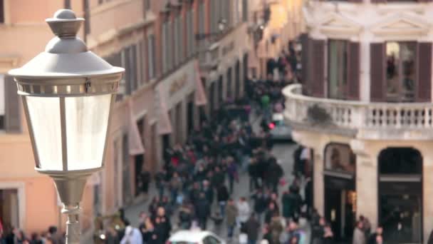 People walking in the city centre — Stock Video