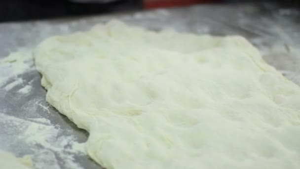 意大利厨师制作披萨 — 图库视频影像