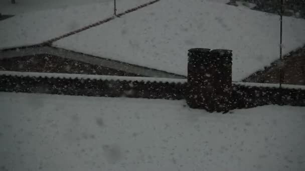 在一场暴风雪期间市 — 图库视频影像