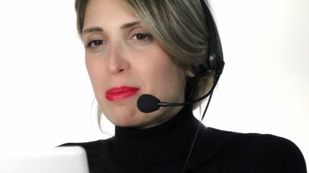 Donna d'affari che parla al telefono — Video Stock