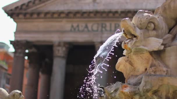 Vackra skott av Pantheon i Rom med en fontän i förgrunden — Stockvideo