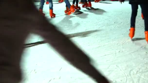 アイス スケートの選手の群衆 — ストック動画