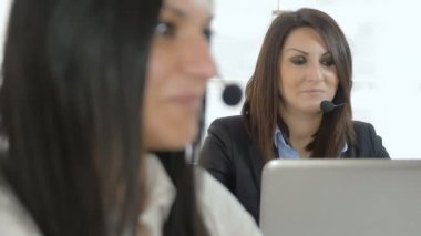 Müşteri bakım merkezi operatörleri