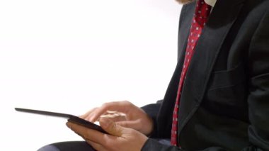 işadamı tablet bilgisayar ile çalışma
