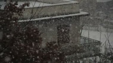 Bir kar fırtınası sırasında şehir