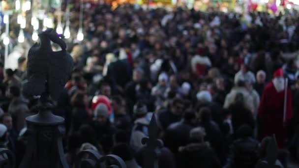 Folkmassan på piazza Navola square — Stockvideo