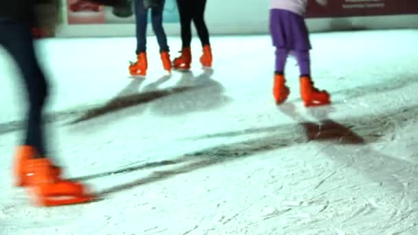 Crowd of Ice skaters — Stock Video