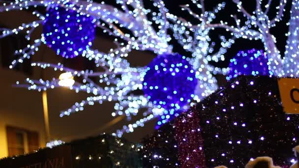 Arbre de Noël à Rome, lumière bleue — Video