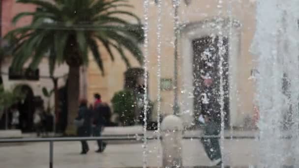 Fontain purs agua en matera — Vídeos de Stock