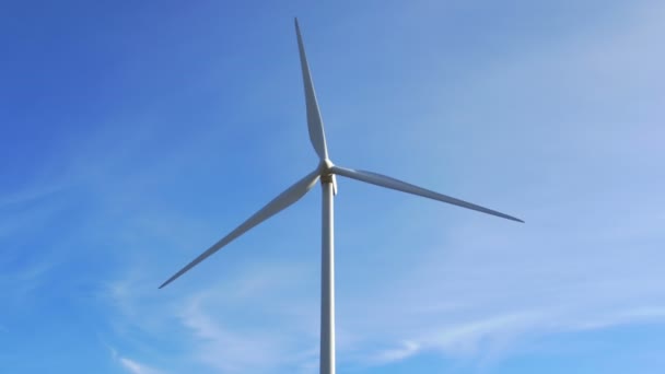 Windturbine opwekking van elektriciteit — Stockvideo