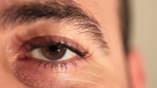 Деталь человеческого глаза — стоковое видео