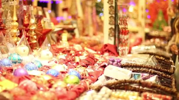 Świąteczne kulki i dekoracje choinkowe — Wideo stockowe