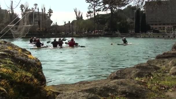 Torneo de polo canoa — Vídeo de stock
