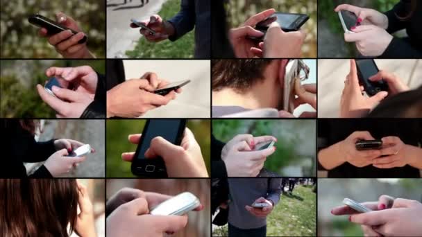 Руки со смартфоном - мультиэкран — стоковое видео