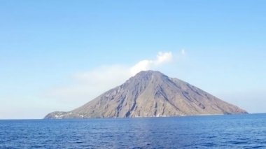 Eolie Adası'nın Stromboli yanardağ