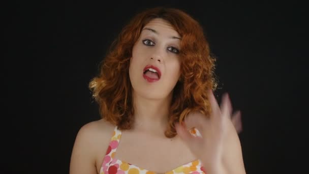 Femeia face gestul de aprobare — Videoclip de stoc