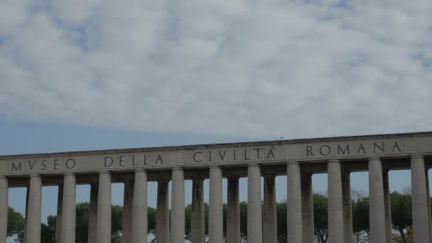 Clouds in the sky: timelapse of skyline of  Roman Civilization museum in Rome — Stock Video