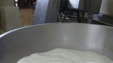 İtalyan mozzarella üretim süreci