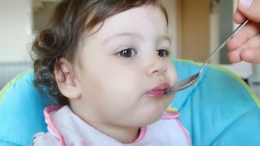 küçük kız Öğle Yemeği