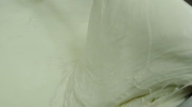 İtalyan mozzarella üretim süreci
