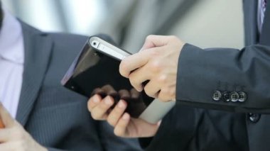 işadamı tablet ile çalışma