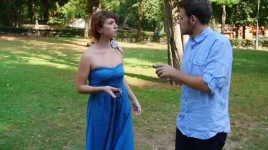 Erkek ve kadın kavga sahip