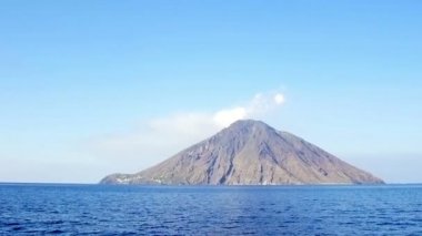 Eolie Adası'nın Stromboli yanardağ